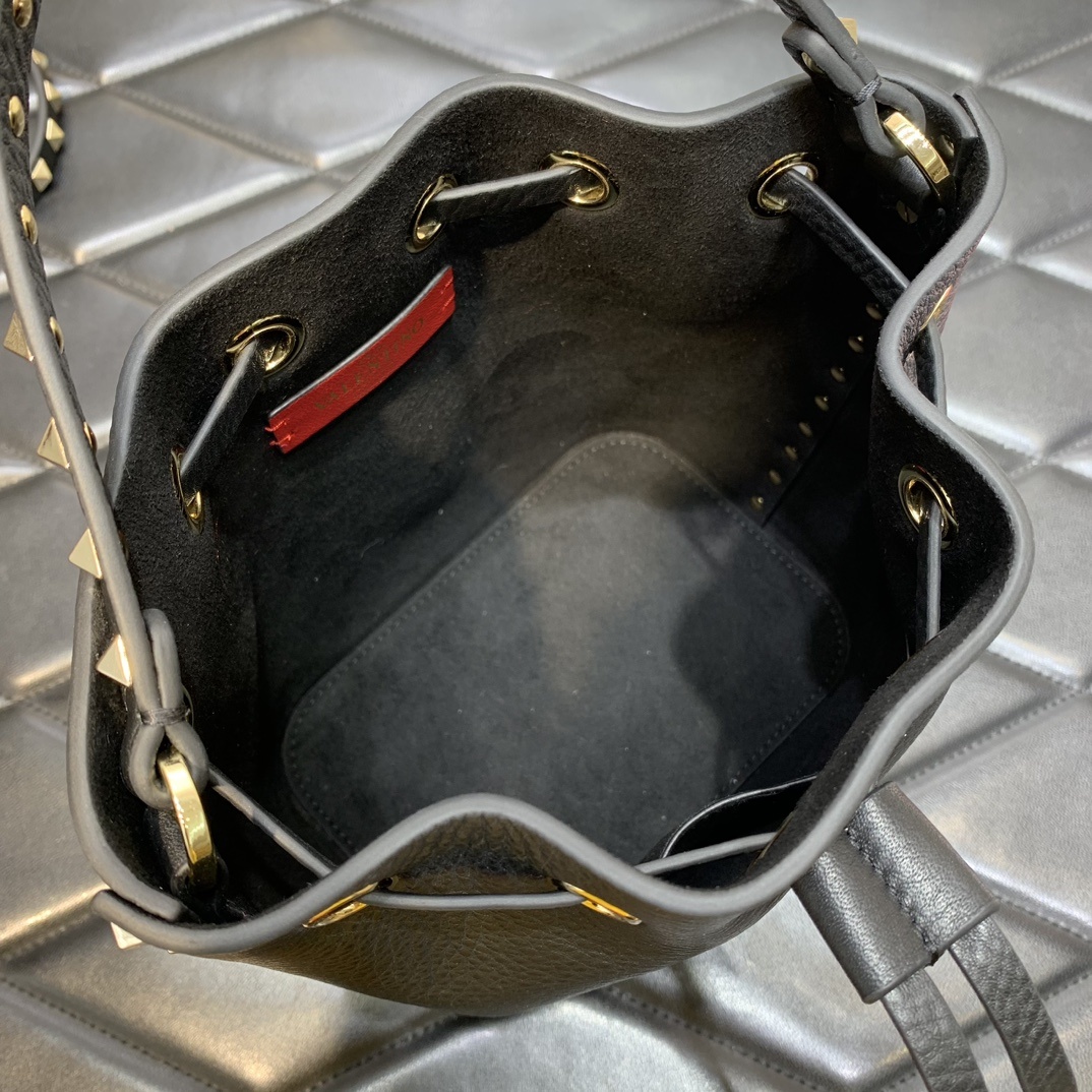 Valentino Garavani Rockstud Bucket Bag in Black Grainy Calfskin